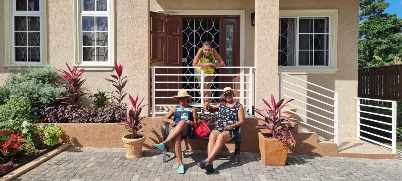 Komfort Getaway Villa At Countrymist Ocho Rios Exteriör bild